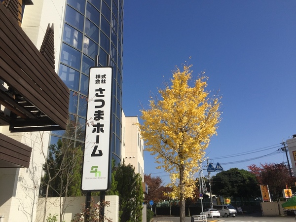 大阪の注文住宅工務店さつまホーム前の銀杏